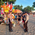 Pantai Perancak Ramai Polsek Kuta Utara Ingatkan Pengunjung