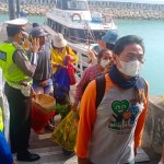 Amankan Kunjungan Wisata di Pulau Nusa Penida,Polres Klungkung Terjunkan Personel di Pelabuhan Boat Sampalan