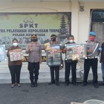 Kapolsek Kuta Utara Berikan Cinderamata Anggota Yang Purna Tugas.