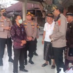 Kapolres Badung didampingi Kapolsek Abiansemal lakukan pengawalan Kotak Suara.