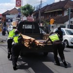 Berpotensi Macet Unit Lantas Polsek Kuta Utara Evakuasi Kendaraan Mogok