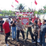 Seimbangkan Ekosistem Polsek Mengwi Bersama ST. Putra Yuda Tebar Benih Ikan Nila