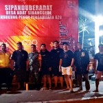 Dukung Pengamanan G20, Babhinkamtibmas Desa Sibanggede Pasang Baliho Sipandu Beradat.