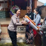 Kapolsek Kuta Utara Melayat Di Rumah Duka Ibunda Aiptu Nyoman Yudi Arsana