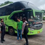 Reimas Polres Badung, Periksa Barang Bawaan Penumpang di Terminal Mengwi