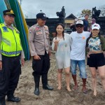 Hari Umanis Kuningan Polsek Kuta Utara Amankan Kawasan Wisata  Pantai