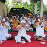 Polsek Abiansemal melakukan persembahyangan bersama serangkaian Hari Raya Siwaratri
