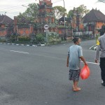 Bhabinkamtibmas melayani masyarakat di hari libur mendapat Apresiasi dari Warga