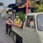 Mobil Mogok Di Simpang Latusari, Ini Yang Dilakukan Personil POLRI
