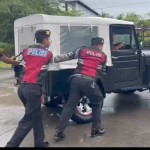 Tingkatkan Pelayanan, Sat. Samapta Polres Badung Bantu Dorong Mobil