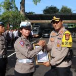 Kapolres Badung Berikan Piagam Penghargaan Kepada Anggota Yang Berprestasi