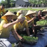 Kapolres Badung Tanam Perdana Bibit Tomat Dalam Acara Polisi Bersemi