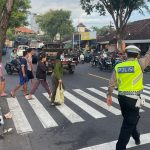 Kapolres AKBP Teguh Priyo Wasono Turun Ke Jalan Atur Lalu Lintas