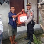 Polsek Mengwi Bagikan Sembako Gratis Kepada Warga