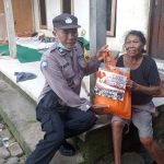 Semarak Ramadan, Polsek Abiansemal Bagikan Paket Sembako Kepada Warga