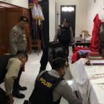 Kasat Akp Wayan Sukarya Pimpin Sterilisasi Gereja Sebelum Perayaan Wafatnya Yesus Kristus