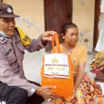 Peduli Warga Binaannya Yang Kurang Mampu, Bhabinkamtibmas Polsek Abiansemal Berikan Bantuan Sembako