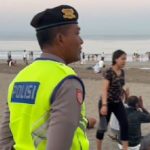 Polsek Kuta Utara Amankan Ritual Banyu Pinaruh di Wilayah Pantai
