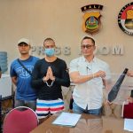 Polisi Tangkap Bule Yang Hadang Dan Merusak Mobil Dinas Polri.