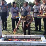 35 Personil Polres Badung Ikuti Upacara Ziarah Dan Tabur Bunga