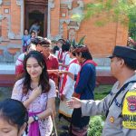 Polres Badung Berikan Rasa Aman Umat Kristen Melaksanakan Ibadah.