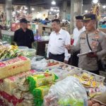 Jelang Hari Raya Galungan Polsek Mengwi Pantau Kenaikan Harga Kebutuhan Pokok di Pasar Mengwi