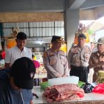 Kapolsek dan Camat Pantau Kenaikan Harga Kebutuhan Pokok Jelang Hari Raya Galungan di Pasar Mambal