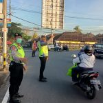 Tingkatkan Pelayanan, Personil Polres Badung Atur Arus Lalu Lintas