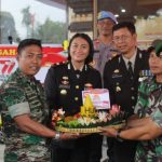 Dandim 1611/Badung Memberikan Nasi Tumpeng 77 di hari Bhayangkara ke -77