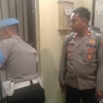 Pastikan Aman  Kapolsek Kuta Utara Mengecek Ruang  Tahanan.