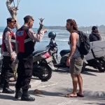 Sambangi Obyek Wisata Samapta Polsek Kuta Utara Beri Rasa Aman Kepada Wisatawan