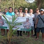 Gerakan Tanam Pohon Polsek Denbar Ajak Masyarakat Lestarikan Negeri Penghijauan Sejak Dini