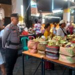 Lestarikan Kearifan Lokal Bhabinkamtibmas Polsek Denpasar Barat Atensi Upacara Dewa Yadnya