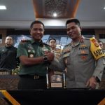 Tingkatkan Sinergitas Dan Integritas, Pangdam IX/Udayana Dengan Kapolda Bali Menandatangani MoU