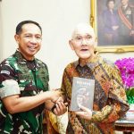 Panglima TNI Kunjungi Sesepuh TNI Jenderal TNI (Purn) Try Sutrisno