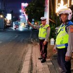Unit Lantas Polsek Kuta Utara Urai Kepadatan Arus Lalin Malam Hari.