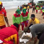 Kabag SDM Kompol A.A Darmayasa Ikuti Giat Bersih-Bersih Pantai Kuta