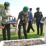 Hormati Jasa Para Pahlawan, Kapendam IX/Udayana Pimpin Ziarah Rombongan Dalam Rangka HUT Penerangan TNI AD