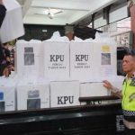 Polsek Denbar Bersama Tiga Pilar Kawal Langsung Pergeseran Kotak Suara Pemilu 2024