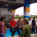 Pererat Silahturahmi, Jalin Komunikasi: Polsek Dentim Gelar Jumat Curhat Bersama Kelompok Nelayan Di Pantai Biaung