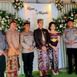 Kapolres Badung AKBP Teguh Priyo Wasono Hadiri Pernikahan Personel Si Humas