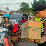 Ops Ketupat Agung 2024 : Pos Uma Anyar dan Polsek Denpasar Utara Bagikan Takjil