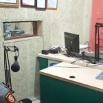 “Hallo Kamtibmas” Kasat Samapta Polres Klungkung Jadi Narasumber Di Radio Srinadi 99,7 FM
