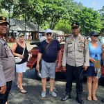 Pantau Obyek Wisata Sangeh, Kapolsek Abiansemal Berinteraksi Dengan Pengunjung