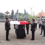Polres Klungkung Gelar Upacara Perabuan Jenazah AKBP Purnawirawan I Ketut Suparjaya di Krematorium Pundukdawa