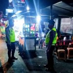 Wujudkan Kamtibmas Yang Aman, Blue light Patrol Polsek Abiansemal Sambangi Pedagang Kaki Lima