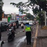 Atasi Lalin Krodit Unit Lantas Polsek Denpasar Barat Pengaturan Simpang Buagan