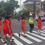 Tak Kenal Lelah Polwan Polres Badung Layani Masyarakat