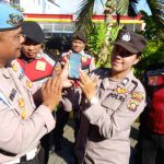 Perangi Judi Online Kapolsek Mengwi Sidak HP Personilnya