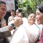 Kapolres Klungkung Tandatangani Prasasti Pengadaan Air Bersih  dan Serahkan Paket Sembako